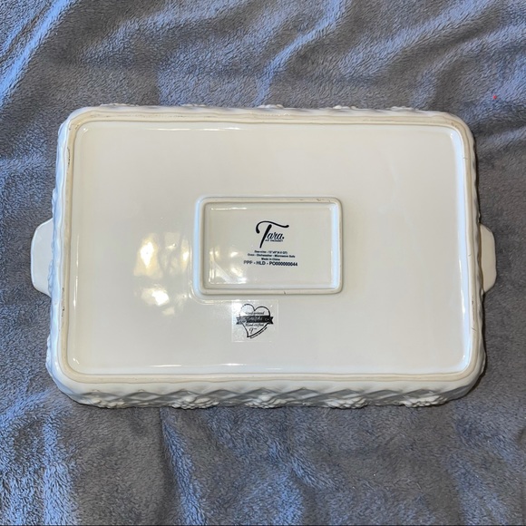 Tara at Home Casserole Dish - Picture 4 of 5